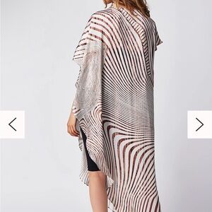 Gorgeous flowey kaftan. Dress up or cover up !